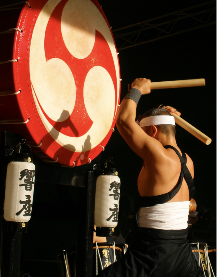 Урок игры на барабанах тайко